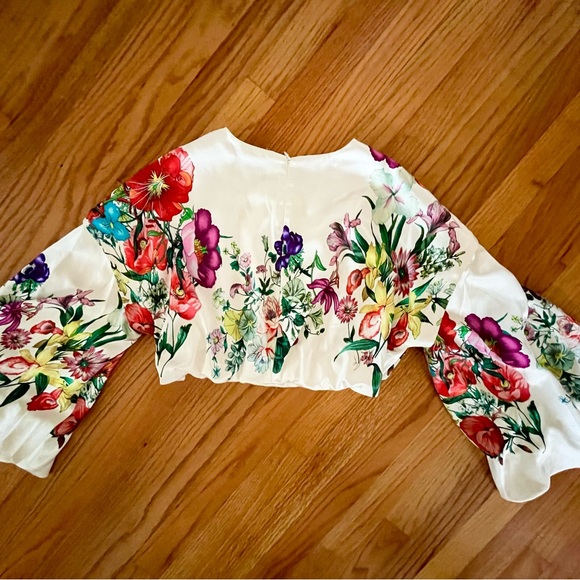 NWOT! AKIRA Vibrant Floral Cropped Blouse - Multicolor - Picture 2 of 2
